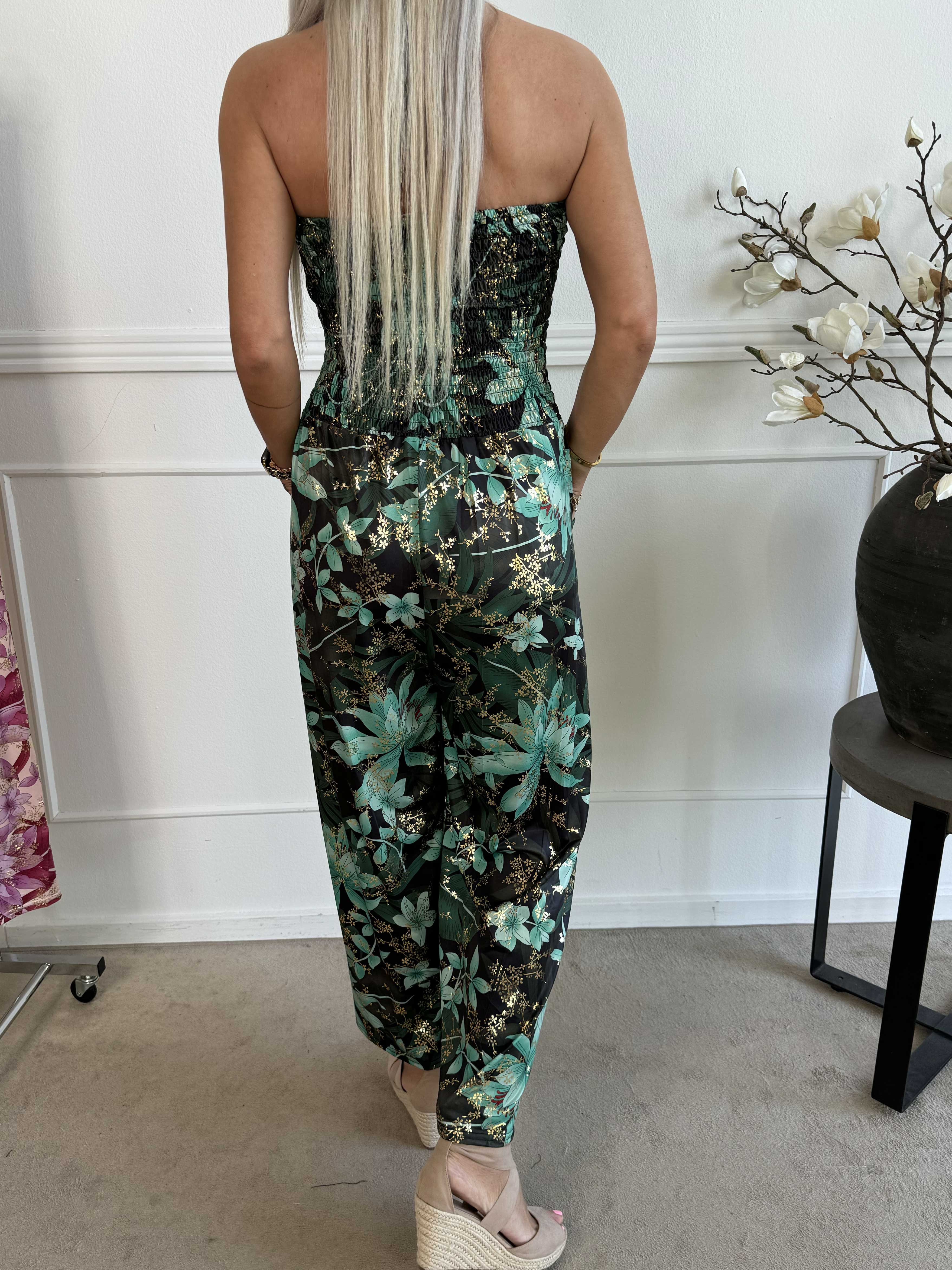 Pams Tube Jumpsuit - Elastisk buksedragt med smock ved brystet